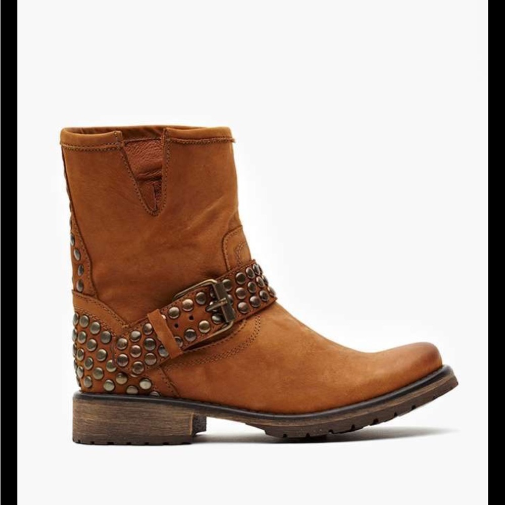 Steve Madden Fraankie Leather studded  moto boot 10